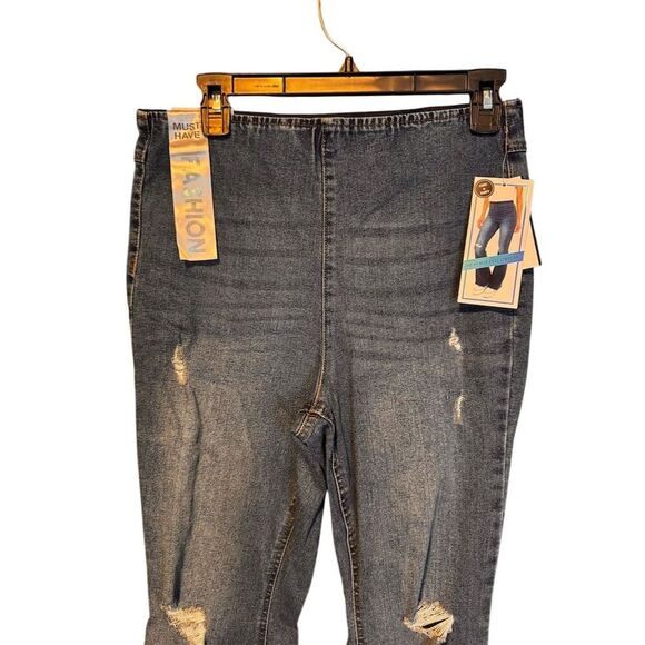 Tinseltown Women's Size 11 Blue Flare Pull-On Jeans Medium Wash - Picture 6 of 15